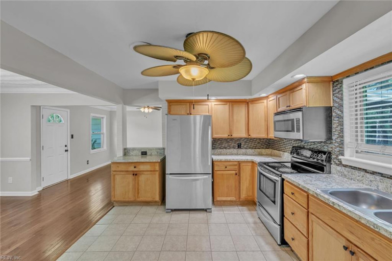 Photo 6 of 28 residential for sale in Chesapeake virginia