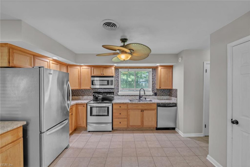 Photo 8 of 28 residential for sale in Chesapeake virginia
