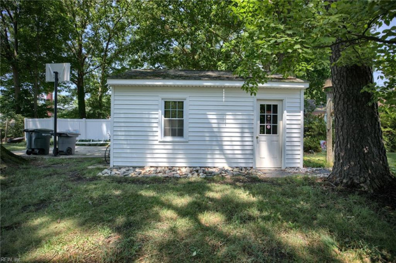Photo 10 of 37 residential for sale in Hampton virginia