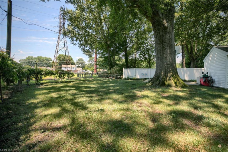 Photo 11 of 37 residential for sale in Hampton virginia