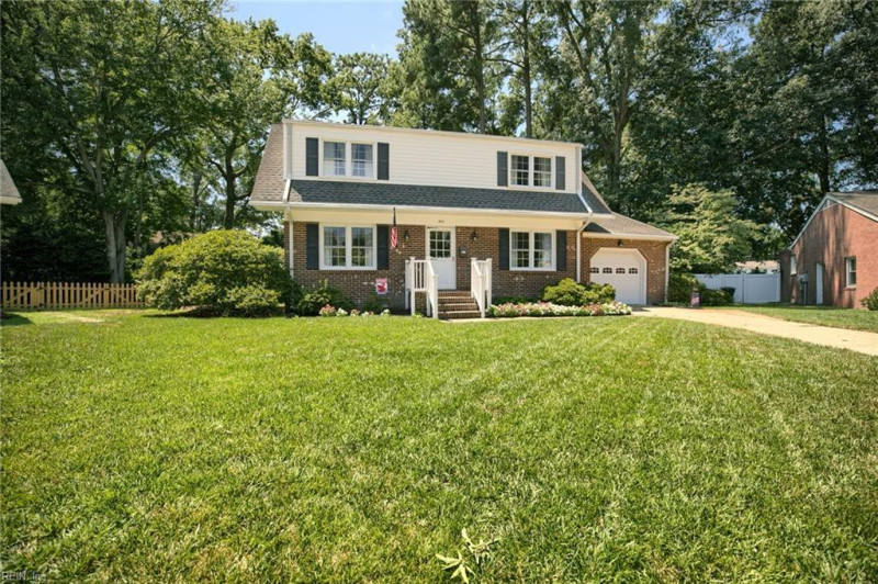 Photo 4 of 37 residential for sale in Hampton virginia