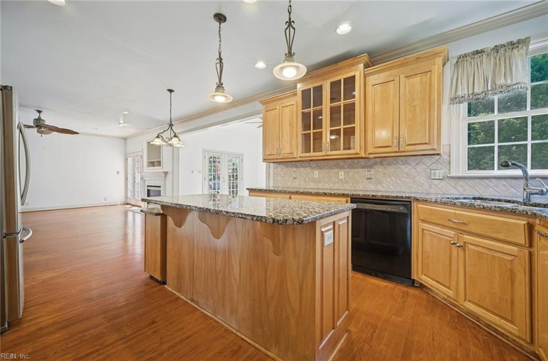 Photo 10 of 42 residential for sale in Hampton virginia