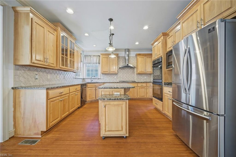 Photo 11 of 42 residential for sale in Hampton virginia