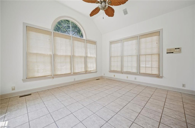 Photo 14 of 42 residential for sale in Hampton virginia