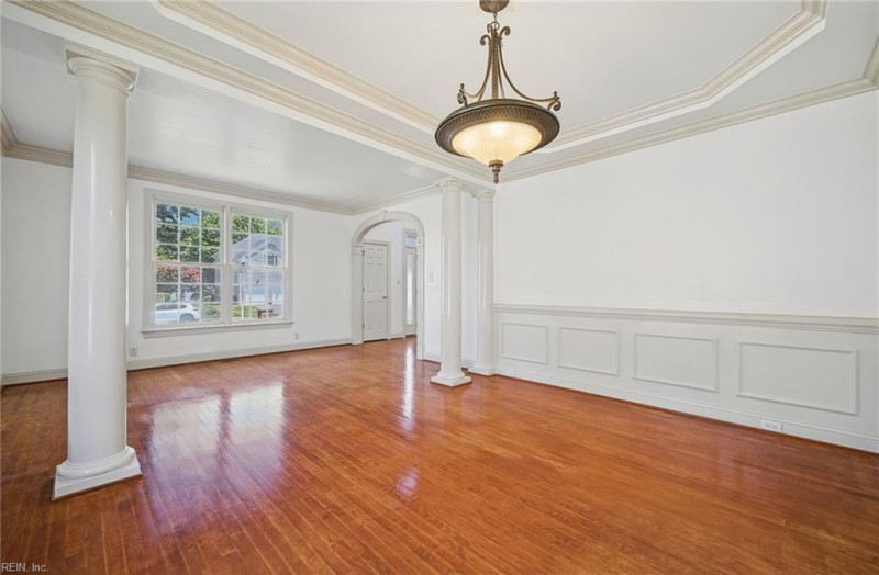 Photo 8 of 42 residential for sale in Hampton virginia