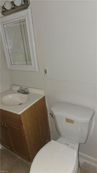 Photo 11 of 22 residential for sale in Chesapeake virginia