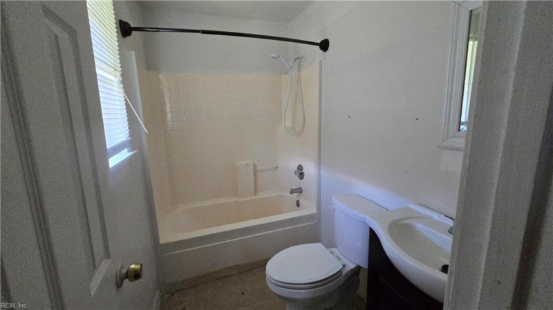 Photo 16 of 22 residential for sale in Chesapeake virginia