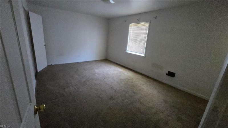 Photo 17 of 22 residential for sale in Chesapeake virginia