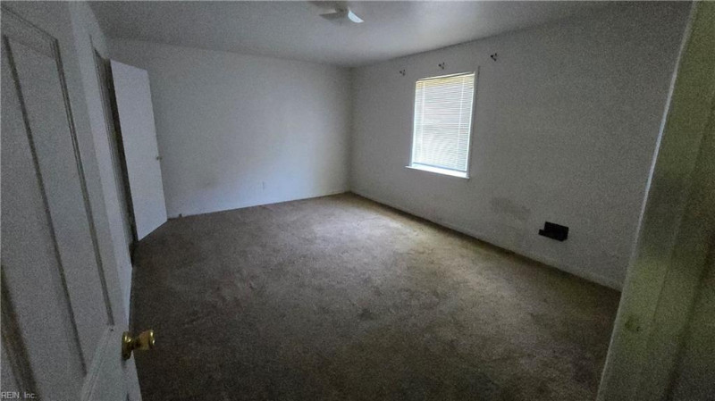 Photo 18 of 22 residential for sale in Chesapeake virginia