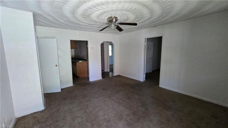 Photo 5 of 22 residential for sale in Chesapeake virginia