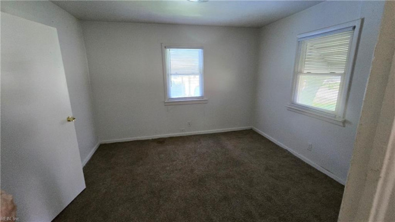 Photo 7 of 22 residential for sale in Chesapeake virginia