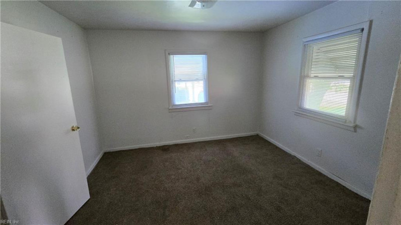 Photo 8 of 22 residential for sale in Chesapeake virginia
