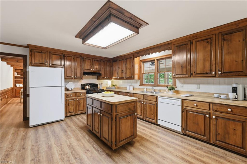 Photo 16 of 50 residential for sale in Virginia Beach virginia
