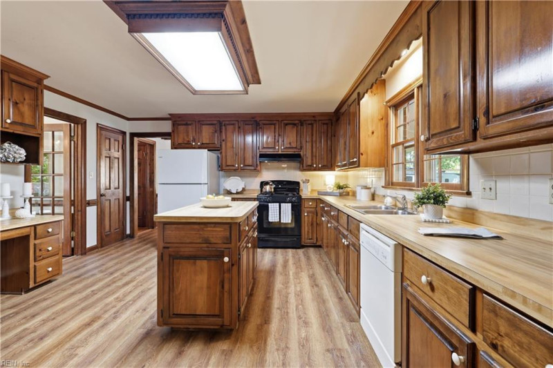 Photo 17 of 50 residential for sale in Virginia Beach virginia
