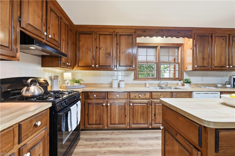 Photo 18 of 50 residential for sale in Virginia Beach virginia