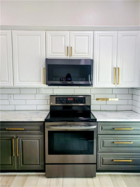 Photo 11 of 30 residential for sale in Hampton virginia