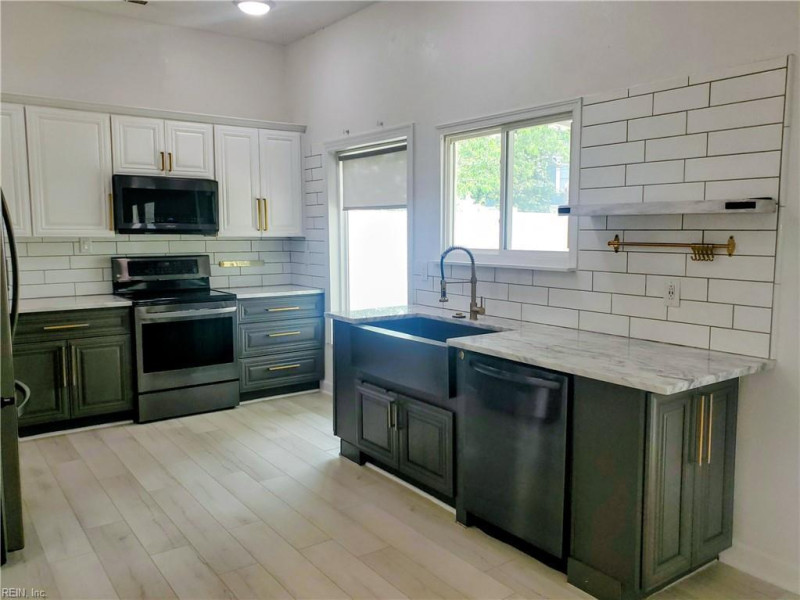 Photo 12 of 30 residential for sale in Hampton virginia