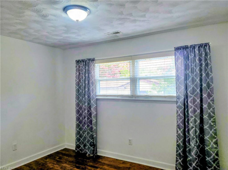 Photo 18 of 30 residential for sale in Hampton virginia