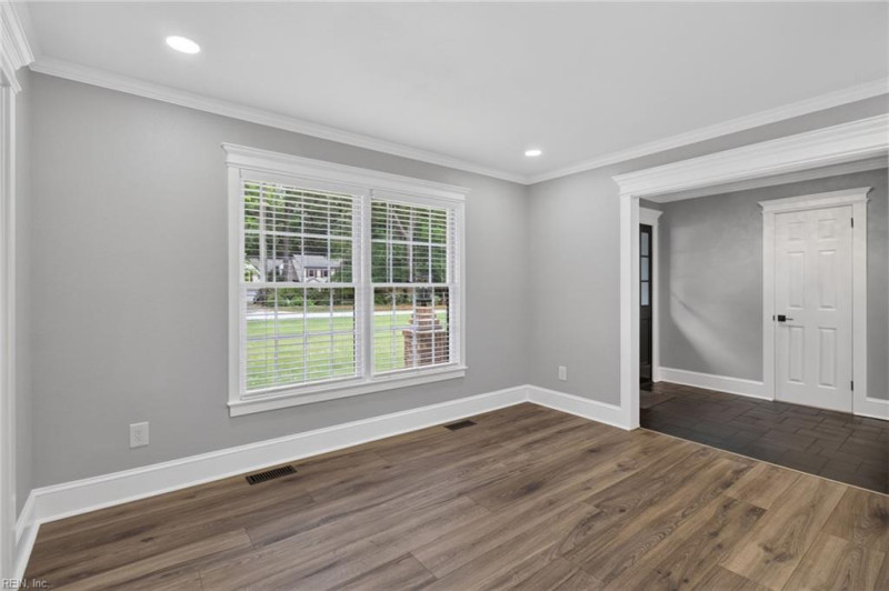 Photo 11 of 36 residential for sale in York County virginia