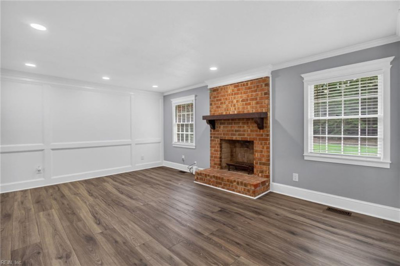 Photo 21 of 36 residential for sale in York County virginia