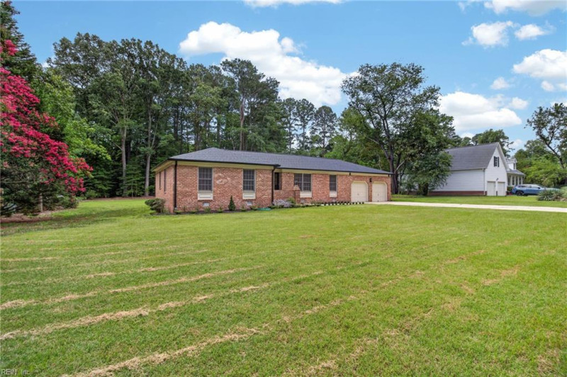 Photo 4 of 36 residential for sale in York County virginia
