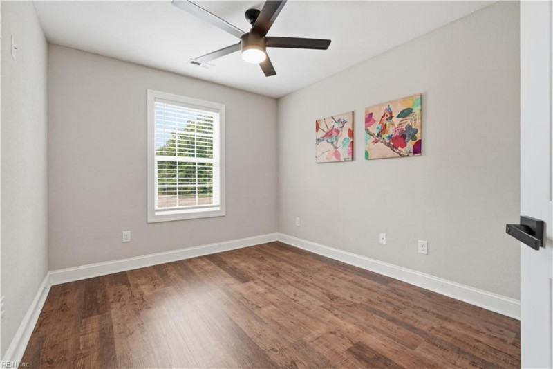 Photo 23 of 43 residential for sale in Chesapeake virginia
