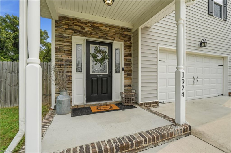 Photo 4 of 43 residential for sale in Chesapeake virginia