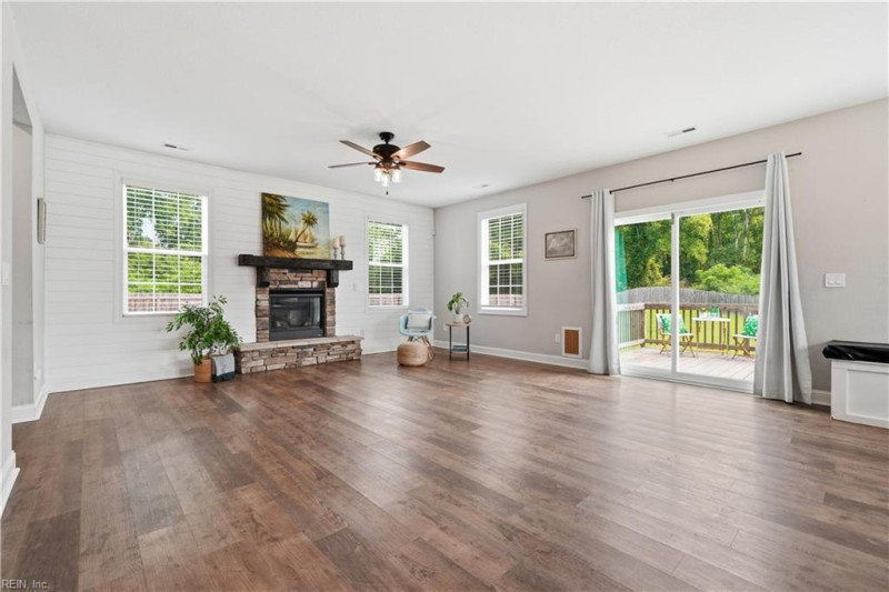 Photo 9 of 43 residential for sale in Chesapeake virginia