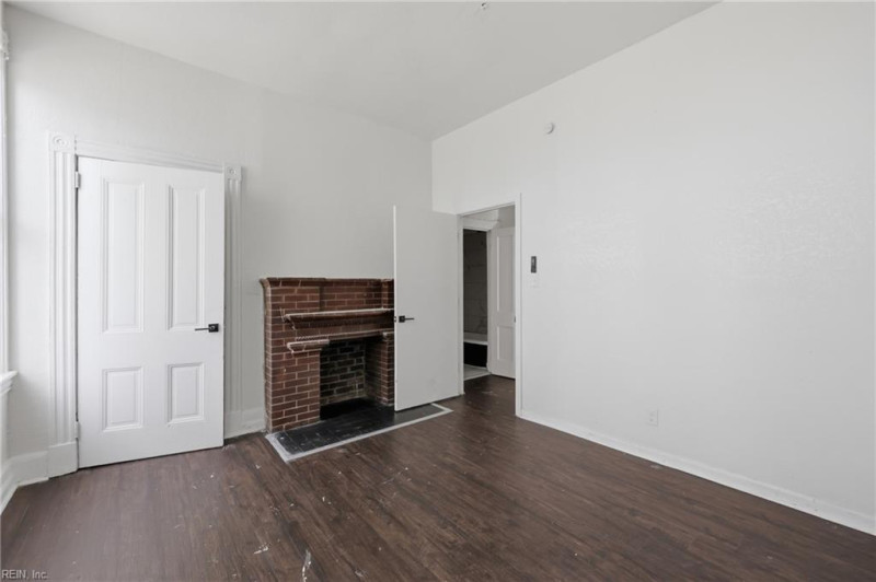 Photo 11 of 50 residential for sale in Portsmouth virginia