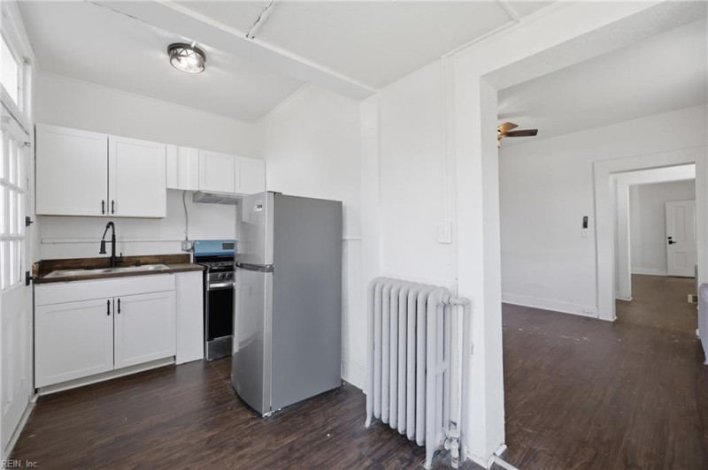 Photo 21 of 50 residential for sale in Portsmouth virginia