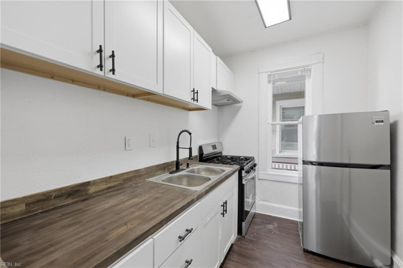 Photo 37 of 50 residential for sale in Portsmouth virginia