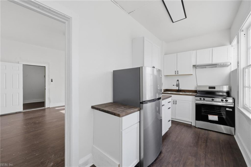 Photo 8 of 50 residential for sale in Portsmouth virginia