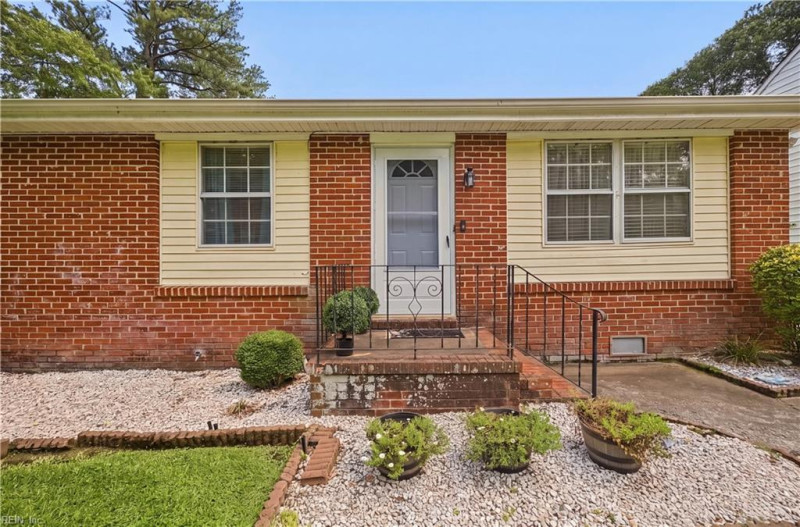 Photo 3 of 47 residential for sale in Portsmouth virginia