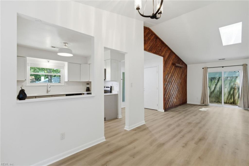 Photo 13 of 35 residential for sale in Virginia Beach virginia