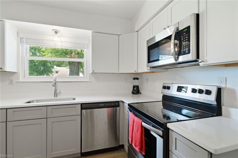 Photo 18 of 35 residential for sale in Virginia Beach virginia