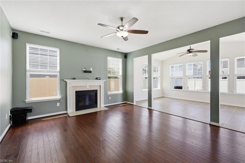 Photo 13 of 44 residential for sale in Chesapeake virginia