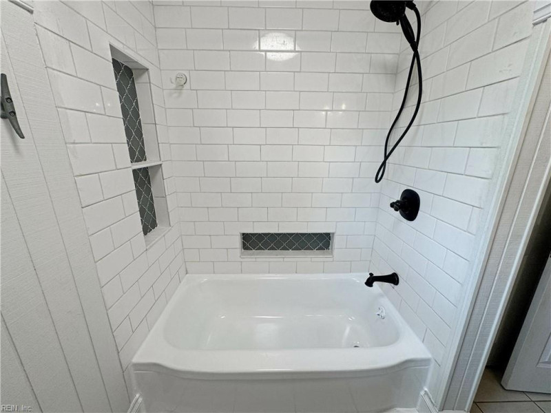 Photo 18 of 32 residential for sale in Hampton virginia
