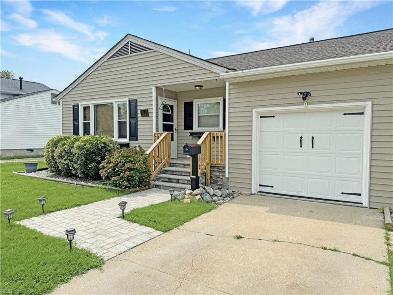 Photo 3 of 32 residential for sale in Hampton virginia