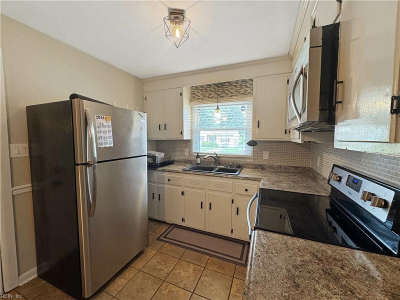 Photo 7 of 32 residential for sale in Hampton virginia