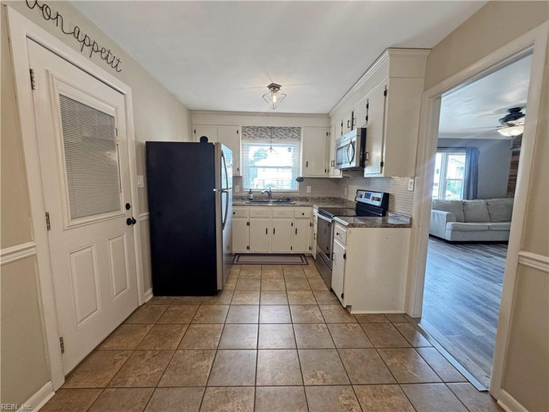 Photo 9 of 32 residential for sale in Hampton virginia
