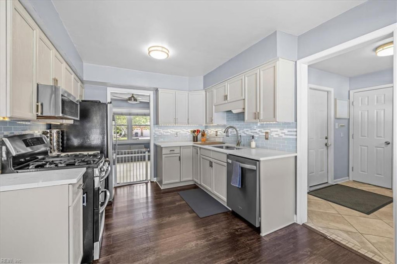 Photo 11 of 46 residential for sale in Virginia Beach virginia