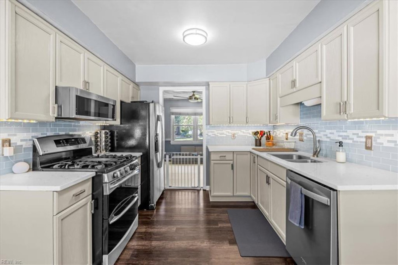 Photo 12 of 46 residential for sale in Virginia Beach virginia