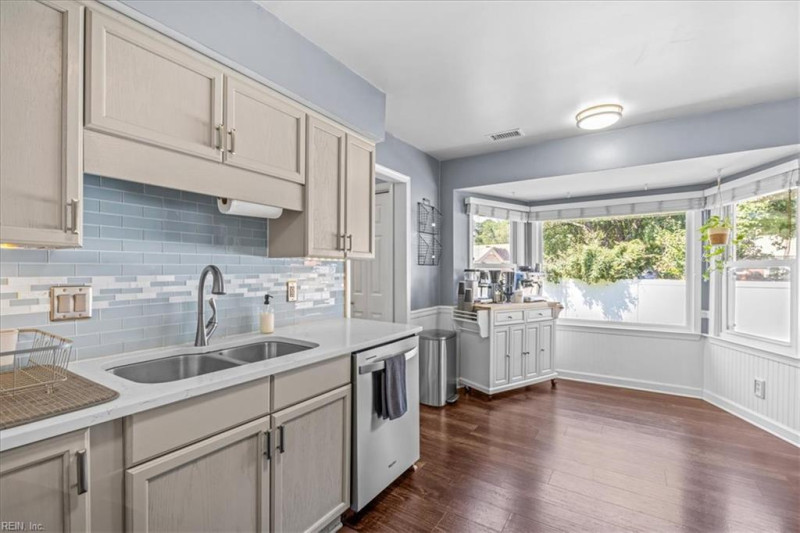 Photo 14 of 46 residential for sale in Virginia Beach virginia