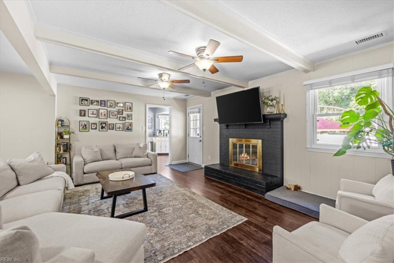 Photo 8 of 46 residential for sale in Virginia Beach virginia