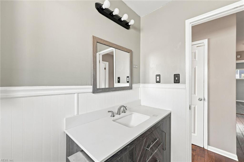 Photo 14 of 25 residential for sale in Chesapeake virginia