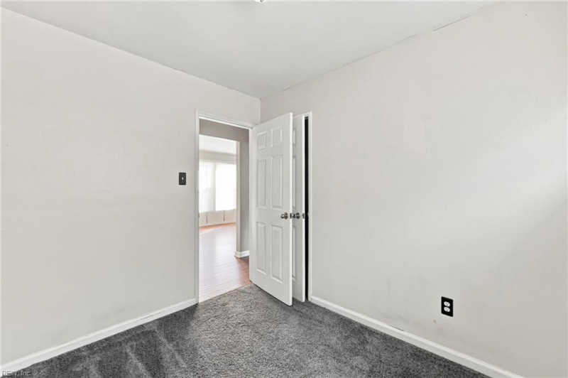 Photo 17 of 25 residential for sale in Chesapeake virginia