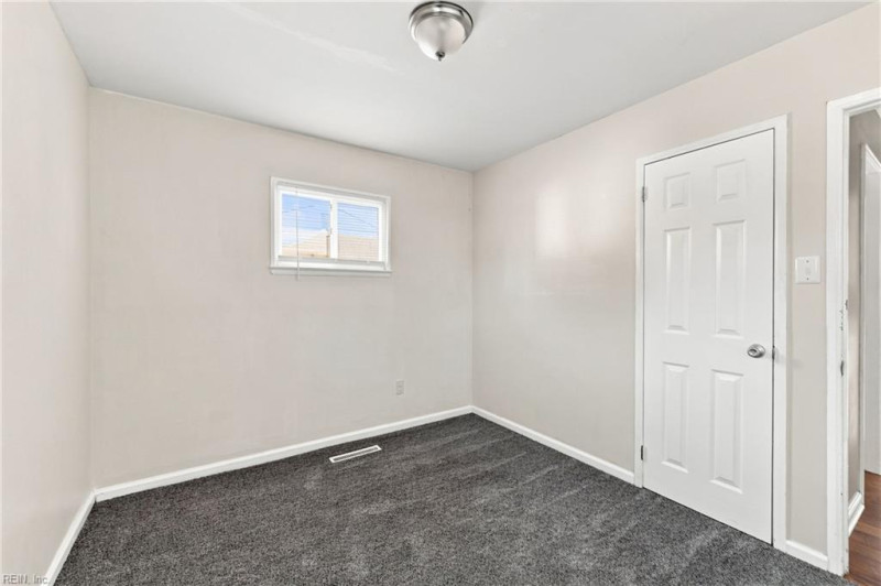 Photo 19 of 25 residential for sale in Chesapeake virginia