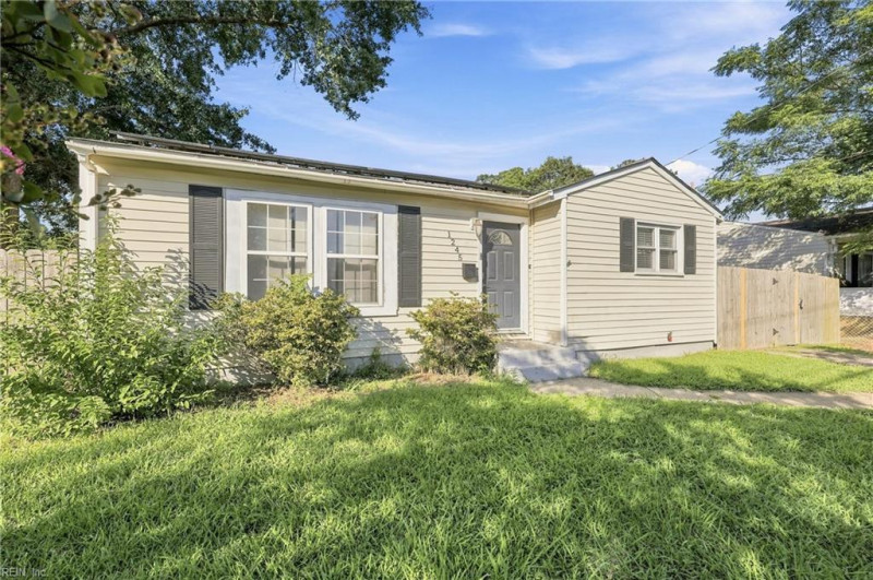 Photo 2 of 25 residential for sale in Chesapeake virginia