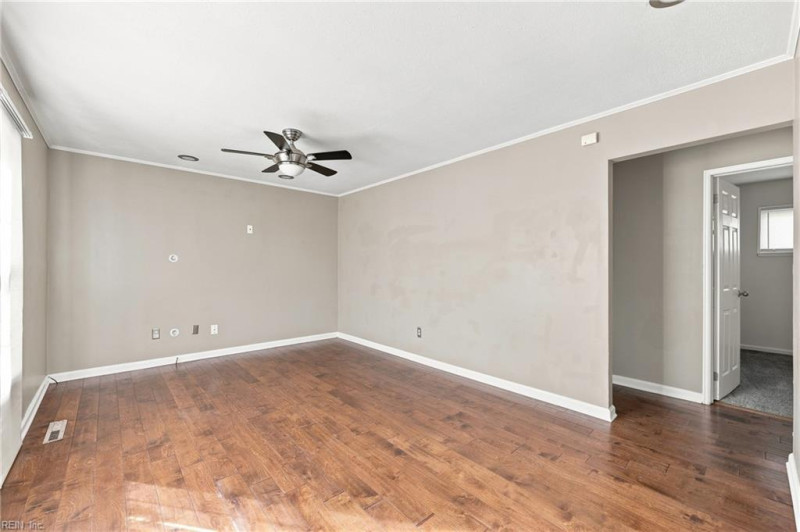 Photo 4 of 25 residential for sale in Chesapeake virginia