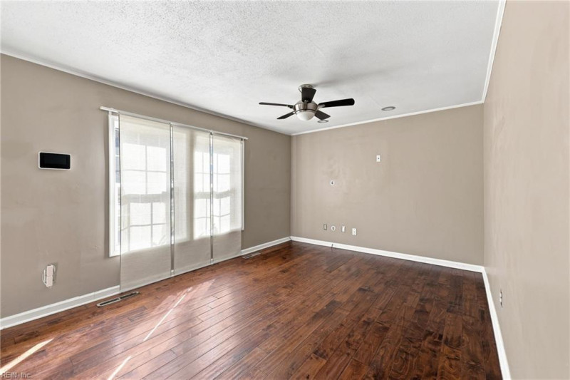 Photo 5 of 25 residential for sale in Chesapeake virginia